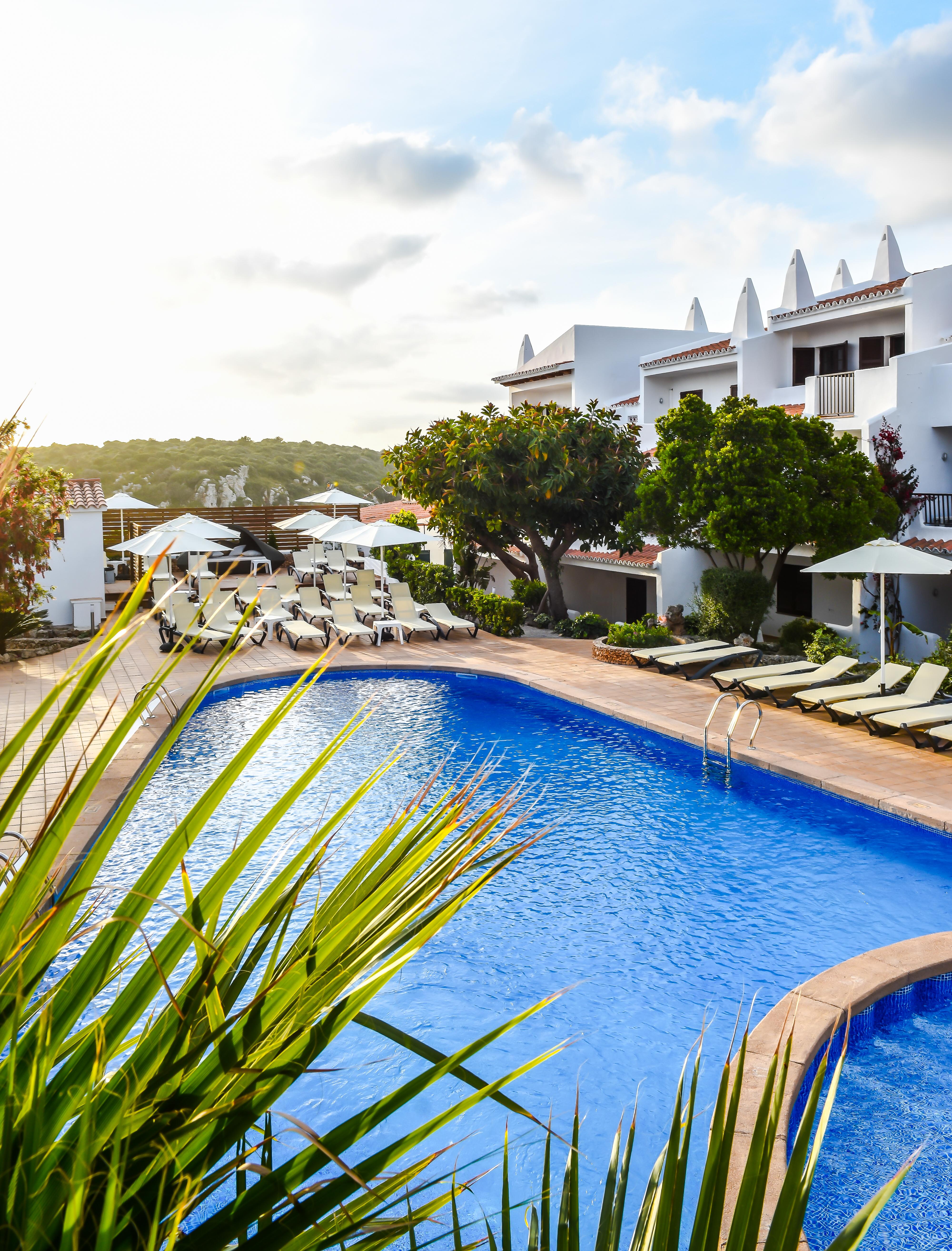 Aparthotel Nelva Resort Cala En Porter  Buitenkant foto